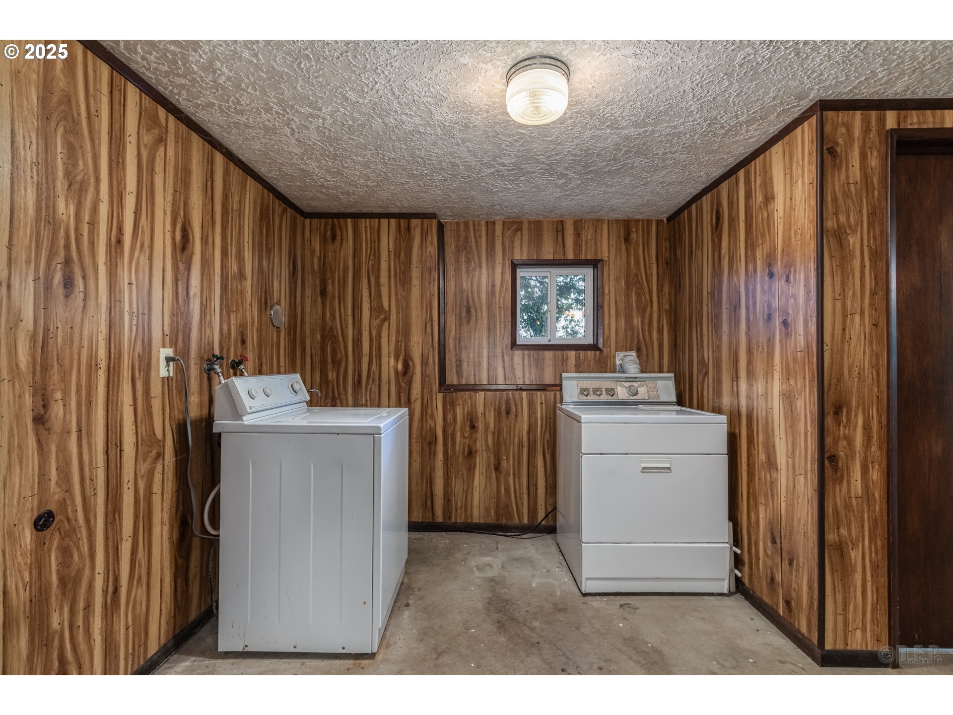 51475 Mountain View Road Scappoose, OR 97056 - Photo 21 of 38 Laundry
