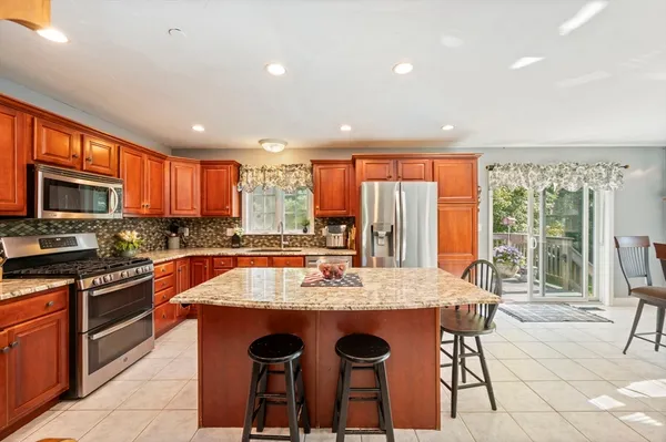 $899,900 | 6 Horton Drive, Norton, MA 02766