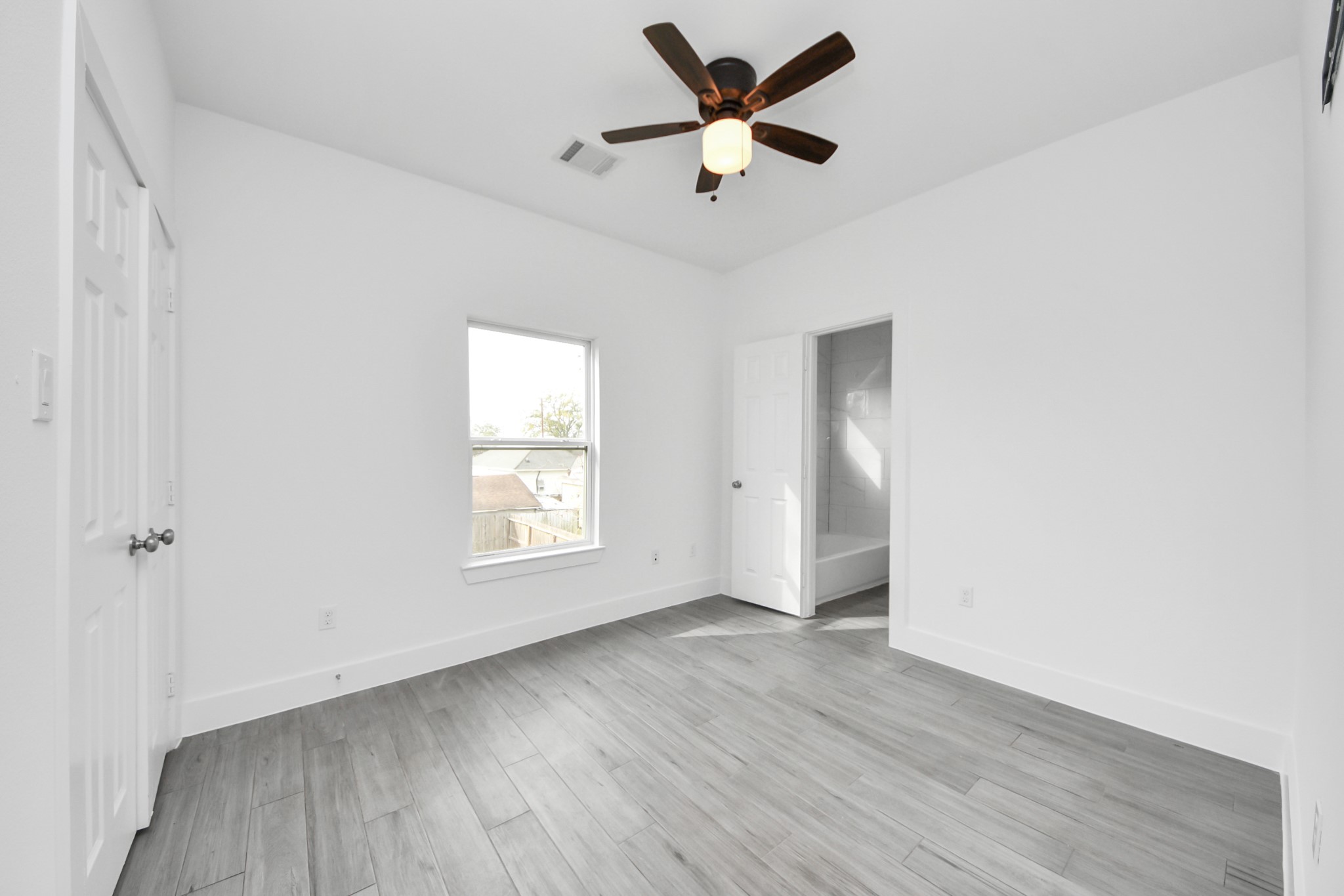 8305 Prairie View Drive, Unit B Houston, TX 77088 - Photo 18 of 22 Secondary bedroom with ensuite bath
