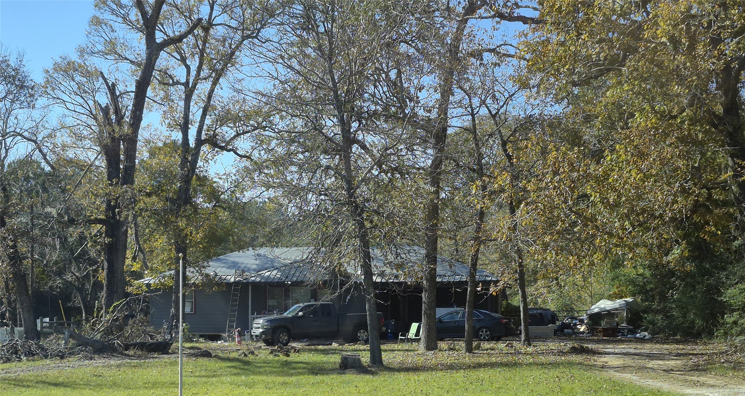 659 Hardy Bottom Road Huntsville, TX 77340 - Photo 2 of 4 a view of a fountain in front of the house
