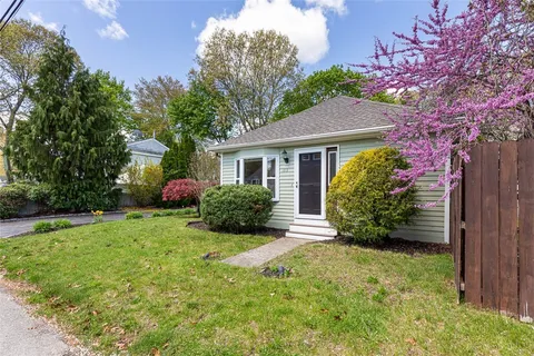 $399,000 | 109 Pinegrove Avenue, Warwick, RI 02889