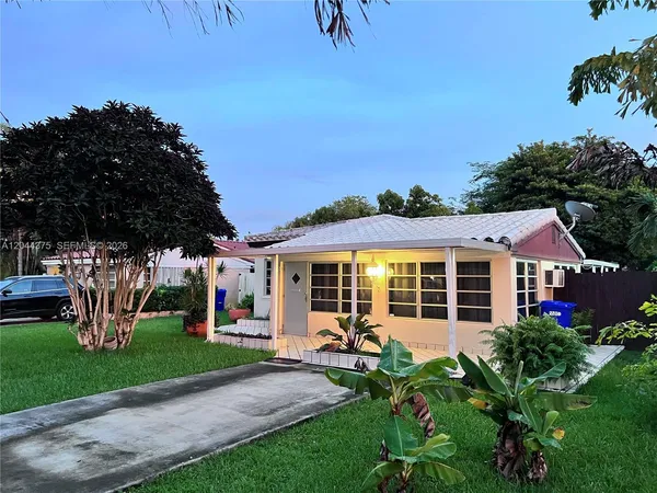 $3,350 | 2082 Northeast 180th Street, Unit 2082, North Miami Beach, FL 33162