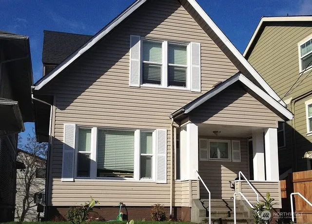 $985,000 | 5031 12th Avenue Northeast, Seattle, WA 98105