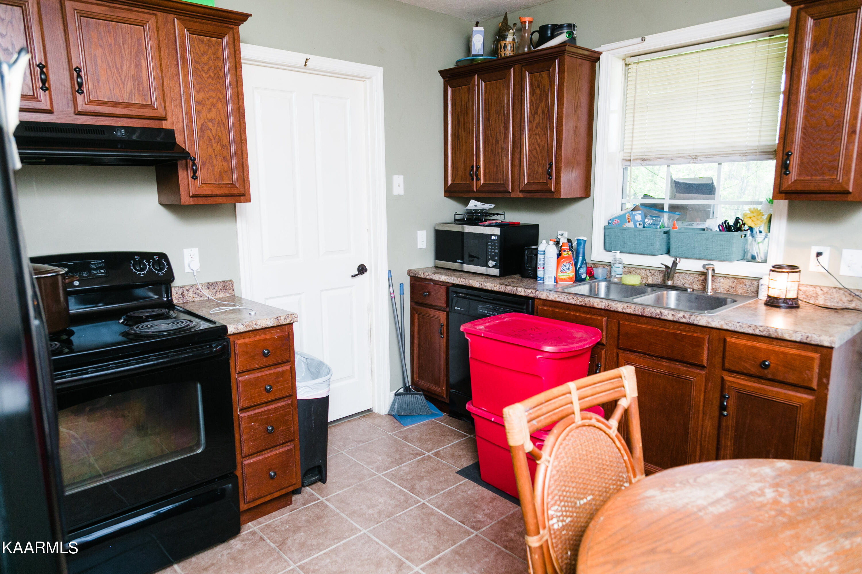 517 East Lincoln Road Alcoa, TN 37701 - Photo 5 of 9 Kitchen