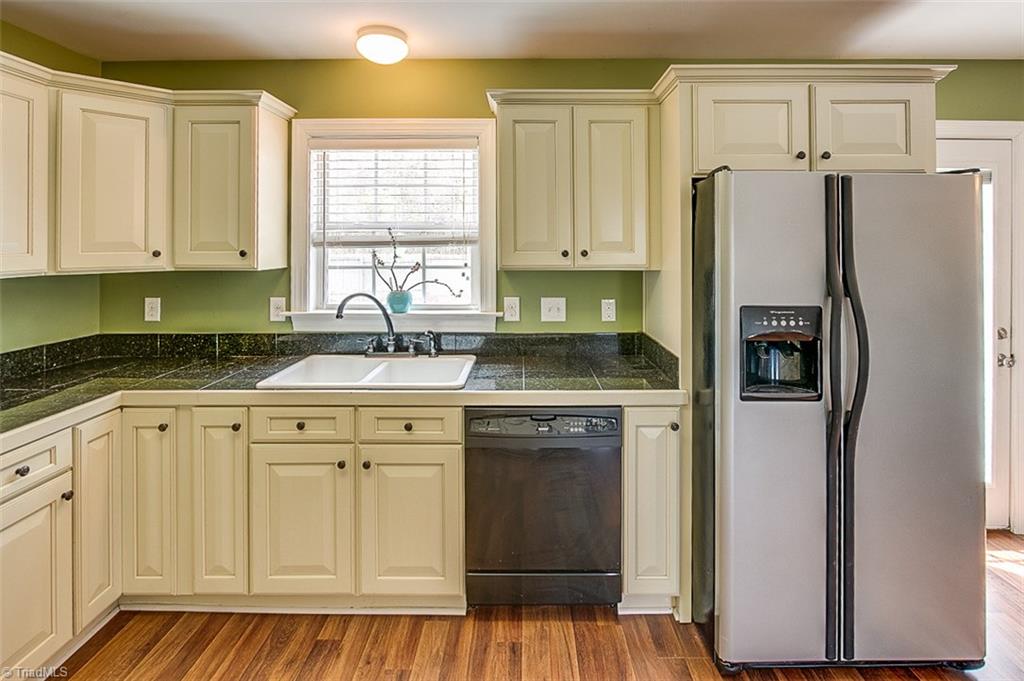 112 Logan Riley Road Thomasville, NC 27360 - Photo 8 of 26 Gallery Image 8