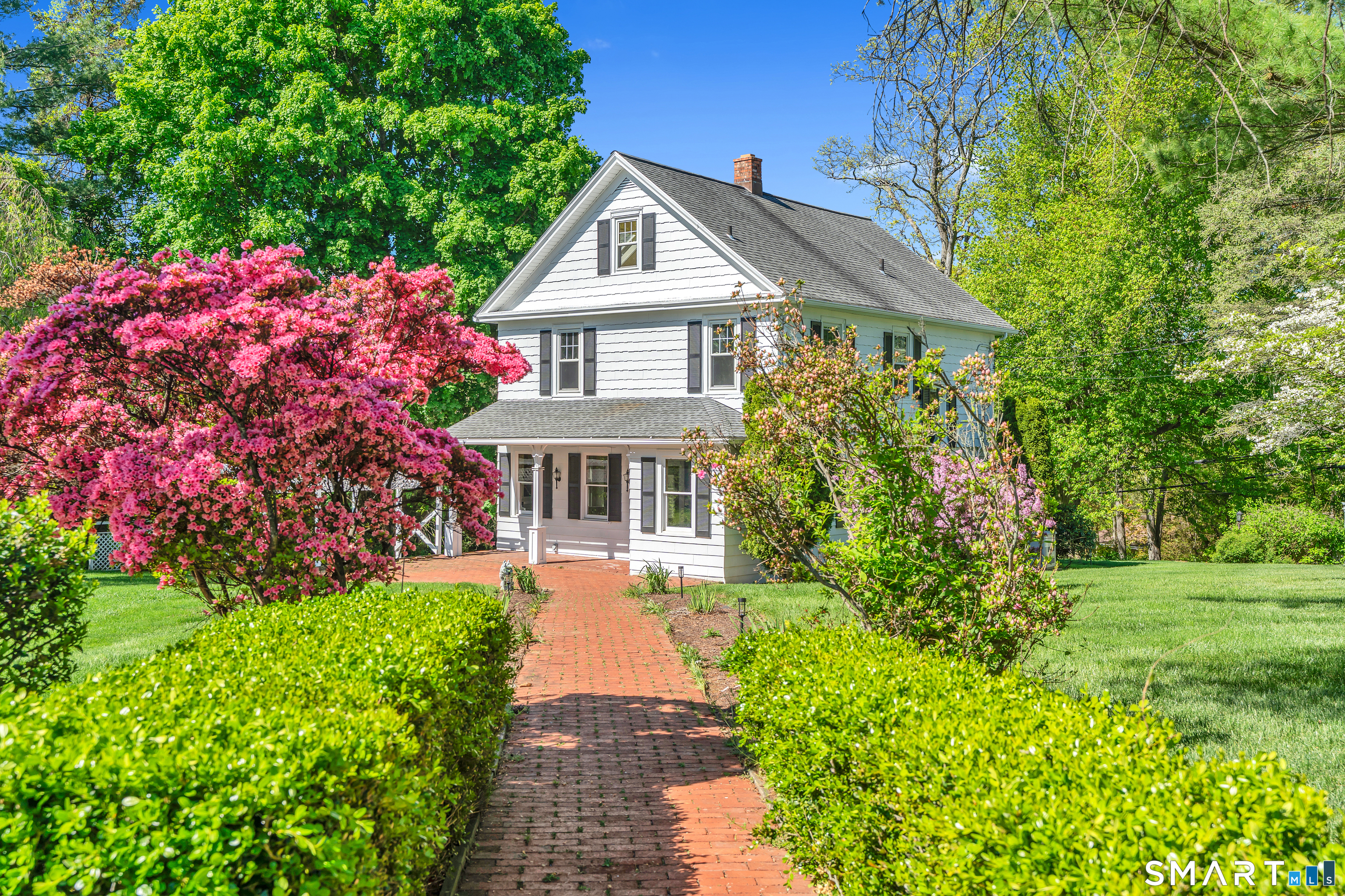 286 Daniels Farm Road Trumbull, CT 06611 - Photo 7 of 35