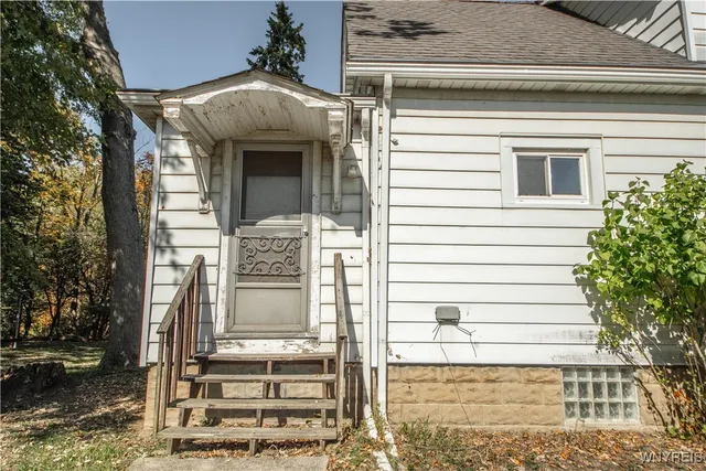 $899,000 | 7 Cloyes Avenue, Lancaster, NY 14043