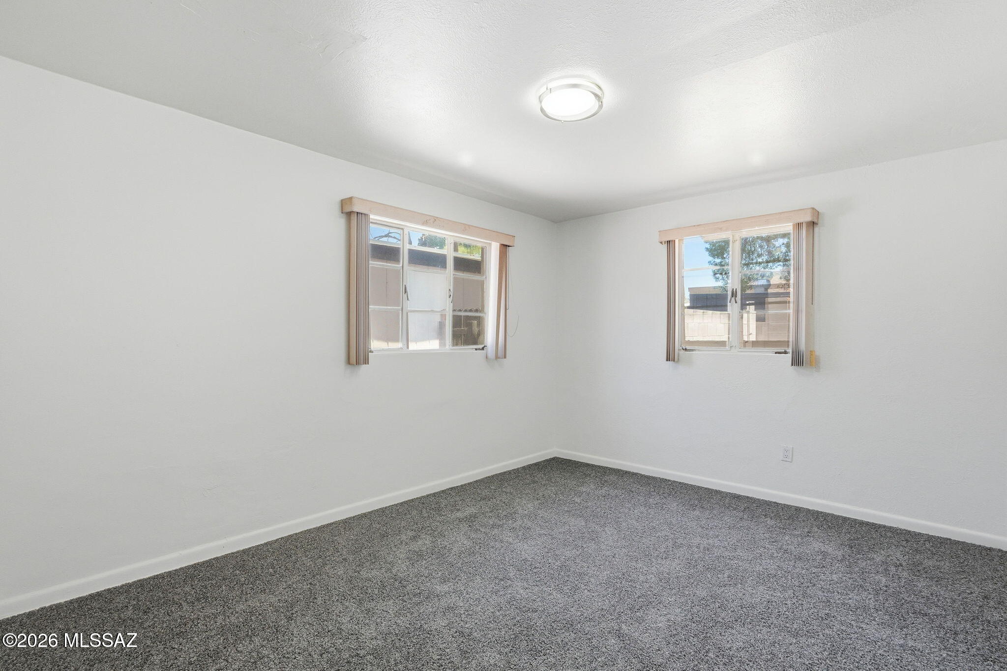 2721 East Fort Lowell Road Tucson, AZ 85716 - Photo 17 of 28 an empty room with a window
