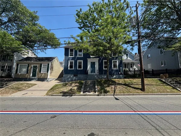 $2,900 | 712 Hope Street, Unit 2, Bristol, RI 02809
