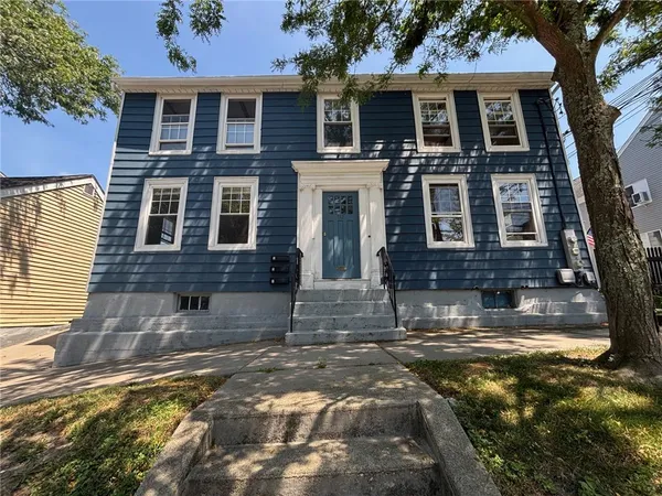 $2,900 | 712 Hope Street, Unit 2, Bristol, RI 02809
