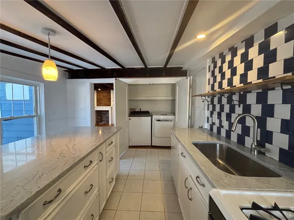 $2,900 | 712 Hope Street, Unit 2, Bristol, RI 02809