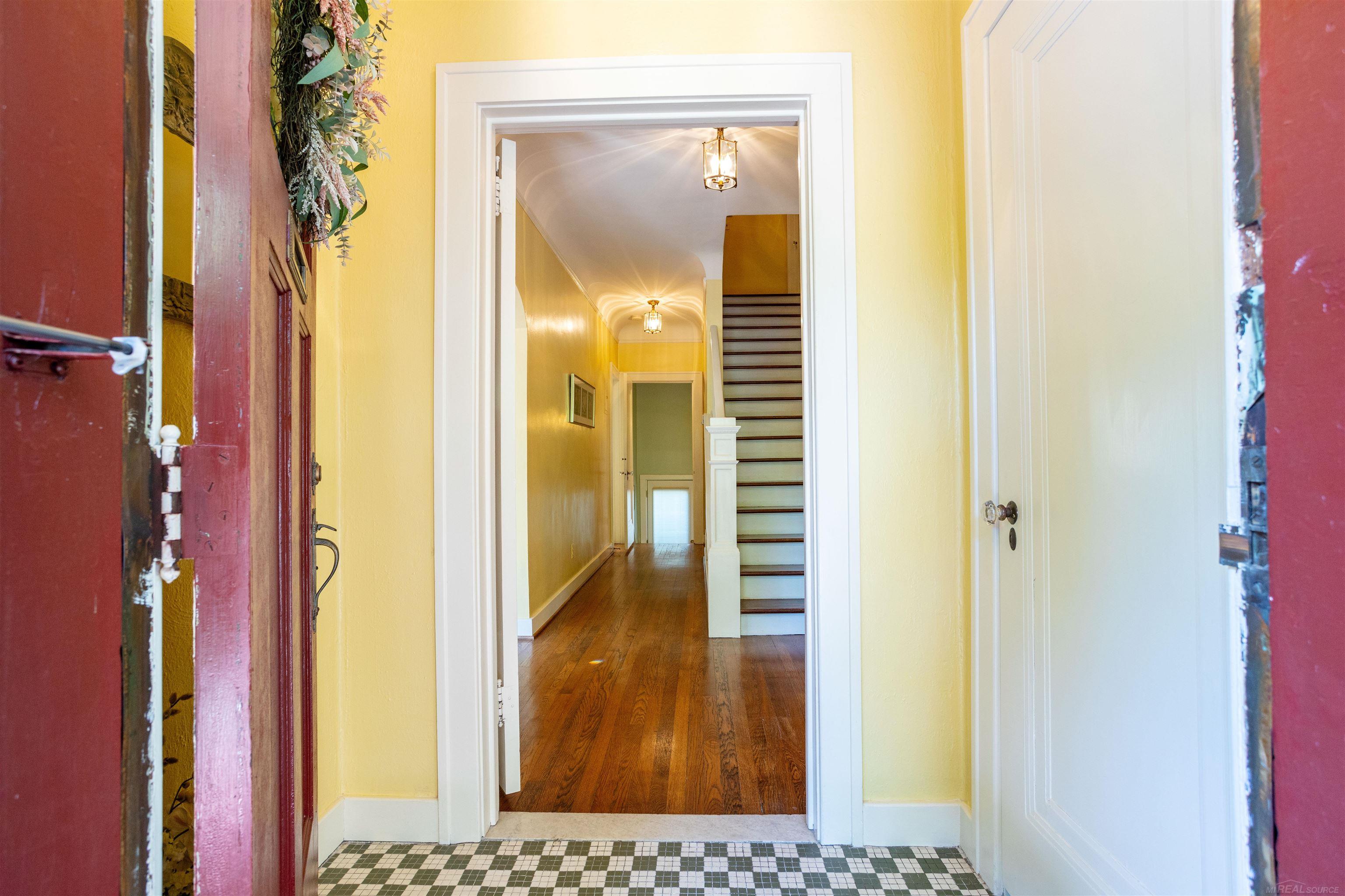 1427 Yorkshire Road Grosse Pointe, MI 48230 - Photo 6 of 68 50144126-2aad8caa-bd18-4aaf-90aa-9a56fbea5ed5.JPG