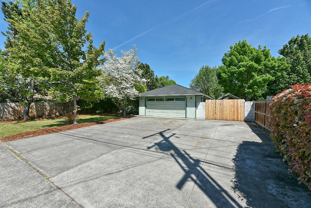 2270 Springbrook Road Medford, OR 97504 - Photo 2 of 36 2