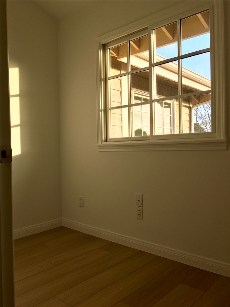 6 Dover Place Manhattan Beach, CA 90266 - Photo 13 of 25 an empty room with a window