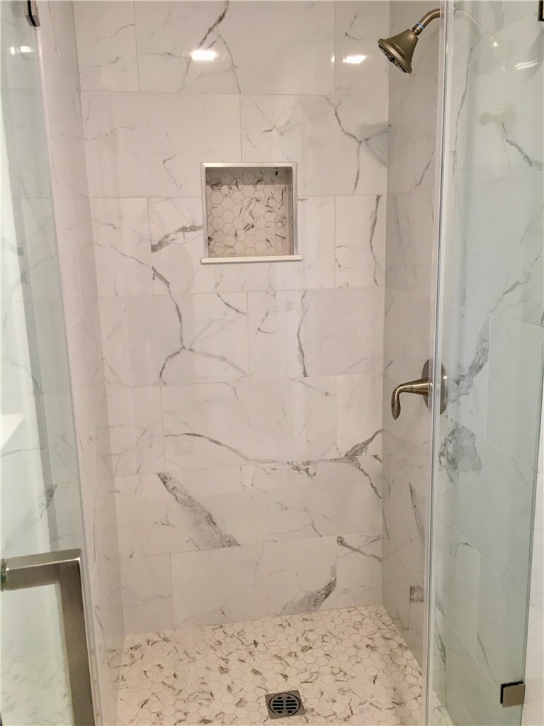 6 Dover Place Manhattan Beach, CA 90266 - Photo 14 of 25 a bathroom with a shower