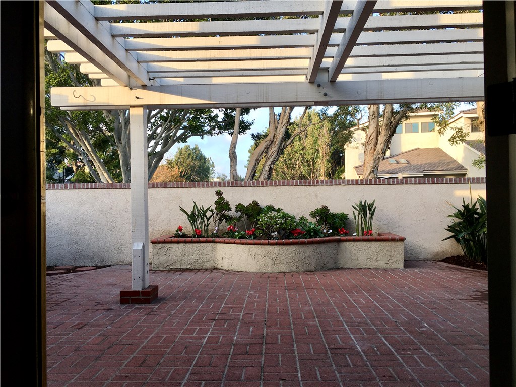 6 Dover Place Manhattan Beach, CA 90266 - Photo 20 of 25 a view of entryway