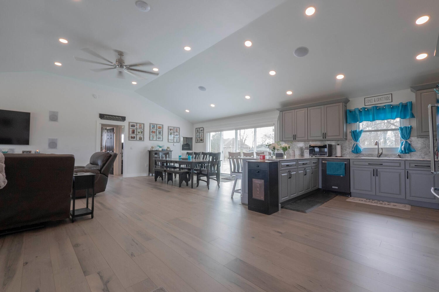 731 Baker Road Columbia, TN 38401 - Photo 5 of 30 a kitchen with a table and chairs in it
