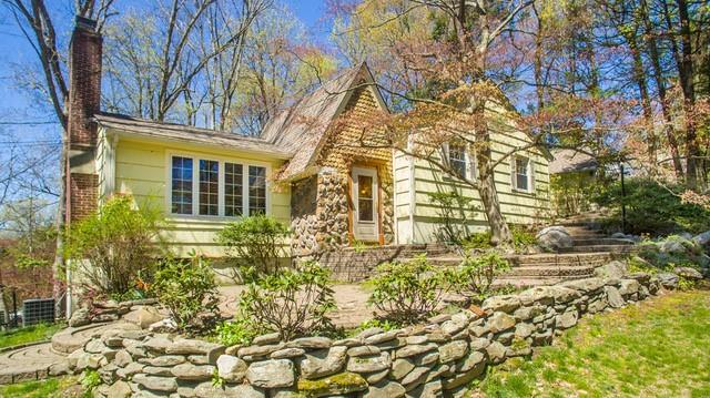 Welcome to 25 Commodore Road!