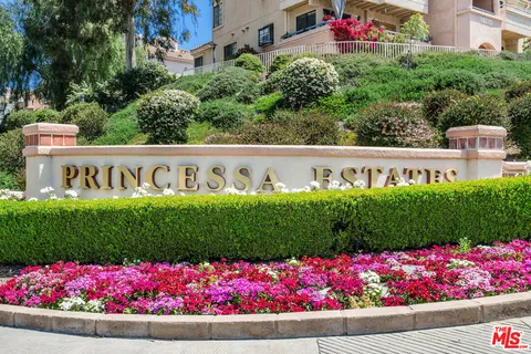 $460,000 | 18129 Erik Court, Unit 328, Canyon Country, CA 91387