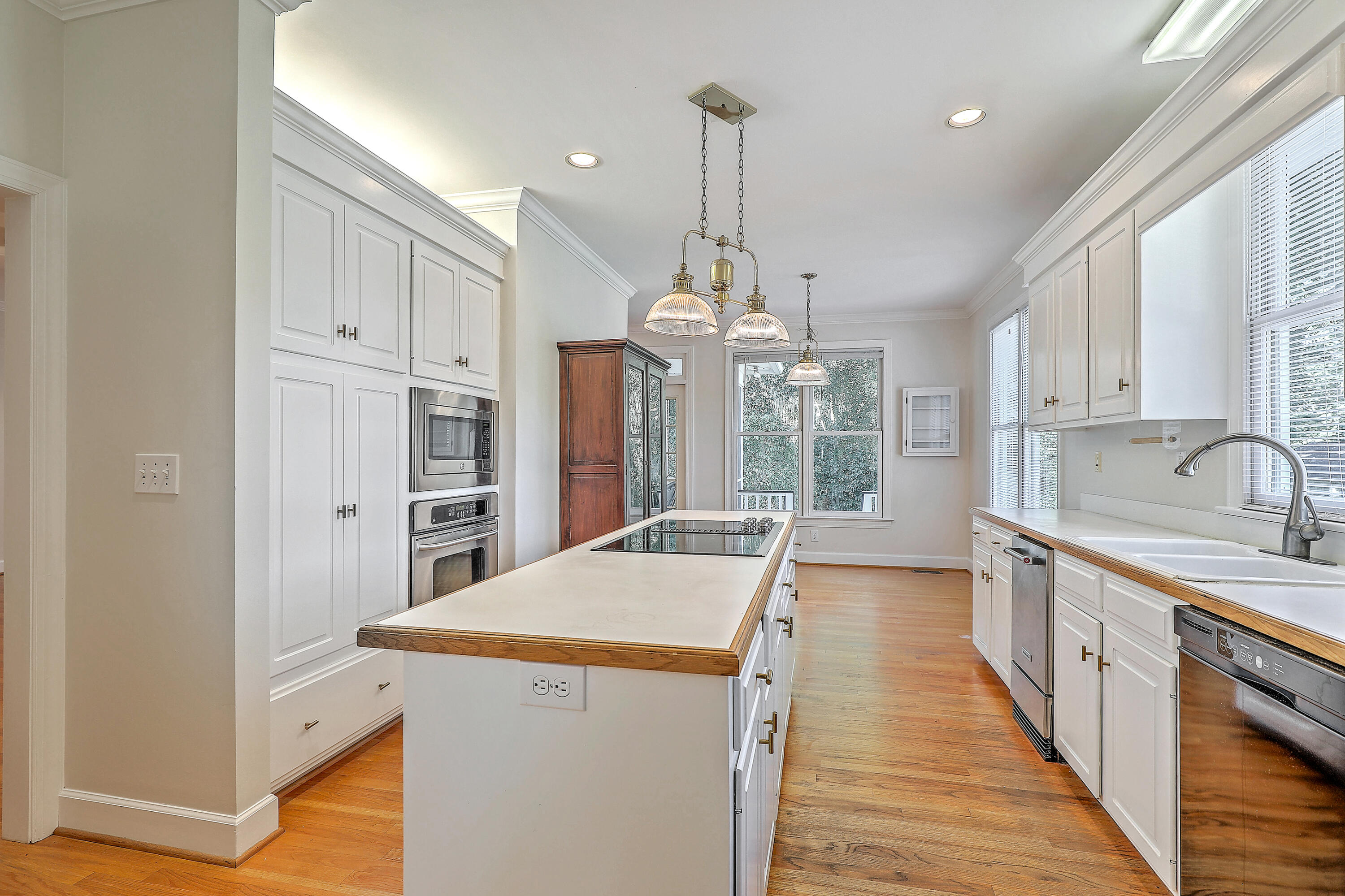 317 Rutherford Street Summerville, SC 29483 - Photo 26 of 50 Kitchen