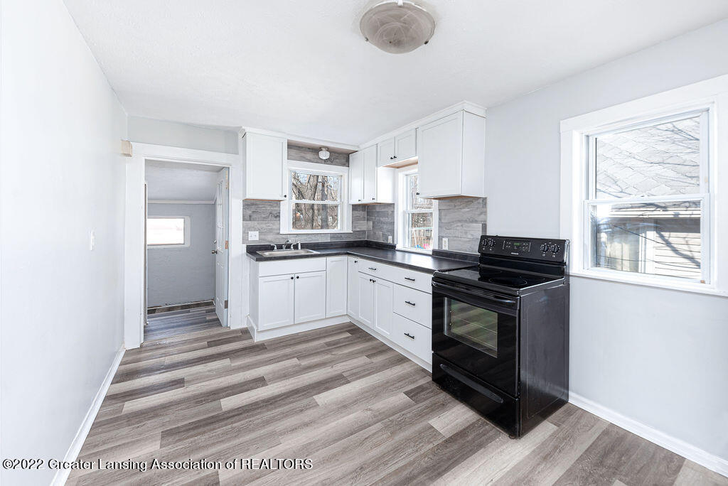 105 East Cavanaugh Road Lansing, MI 48910 - Photo 7 of 10 DSC_8836-Edit