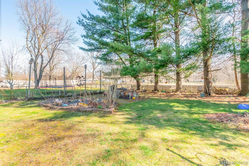 22293 Bohn Road Belleville, MI 48111 - Photo 17 of 20