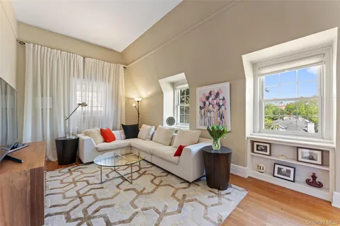 $599,000 | 2 Alden Place, Unit 4D, Bronxville, NY 10708