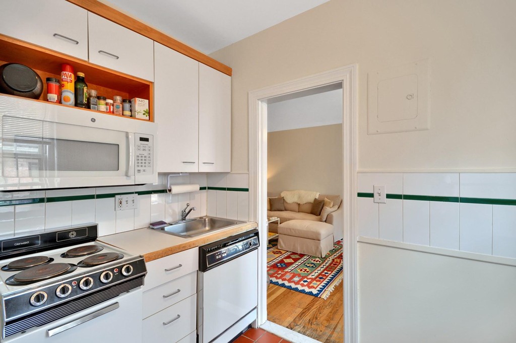 92 Beacon Street, Unit 32 Boston, MA 02108 - Photo 5 of 10