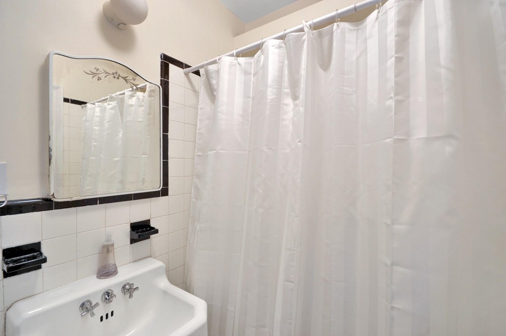 92 Beacon Street, Unit 32 Boston, MA 02108 - Photo 8 of 10