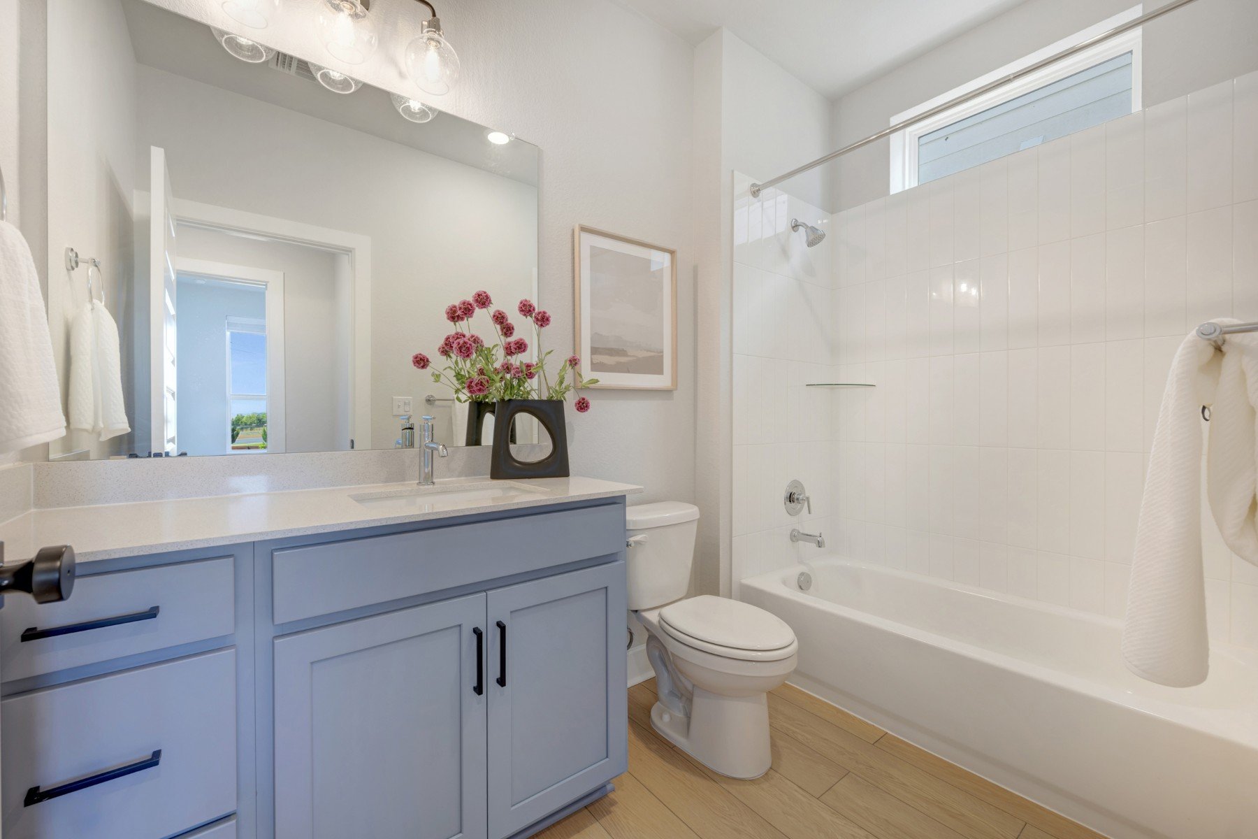 5610 Forks Road Austin, TX 78747 - Photo 13 of 17 2nd Bathroom