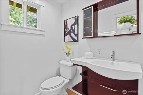 $950,000 | 14556 75th Avenue Northeast, Kenmore, WA 98028
