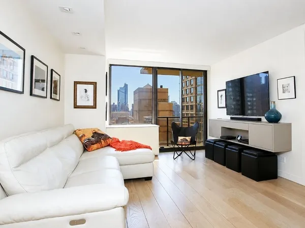 $6,000 | 161 West 61st Street, Unit 23H | Upper West Side