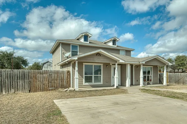 $1,525 | 104 Castleberry Court, Unit A, Bertram, TX 78605