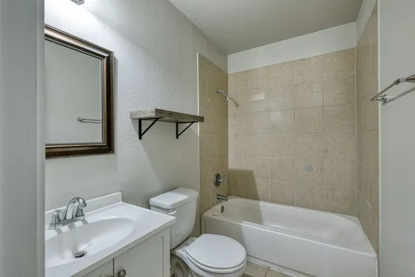 $1,525 | 104 Castleberry Court, Unit A, Bertram, TX 78605