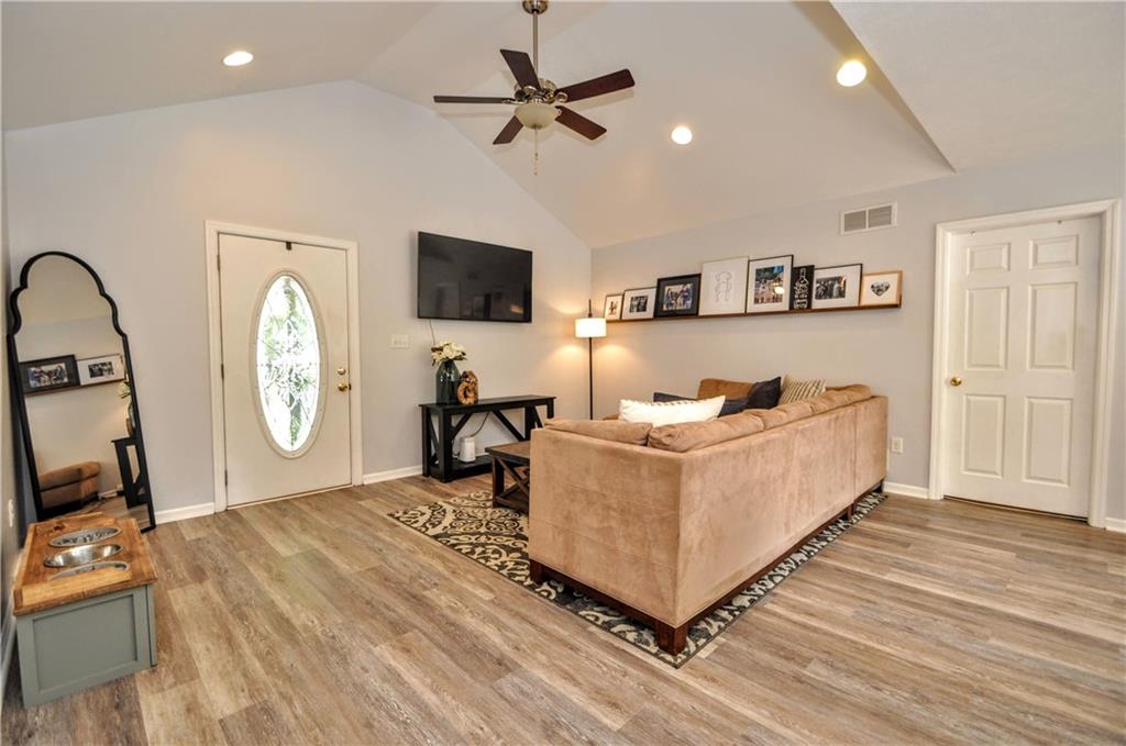 1620 Charlton Heights Road Coraopolis, PA 15108 - Photo 8 of 49 Gallery Image 8