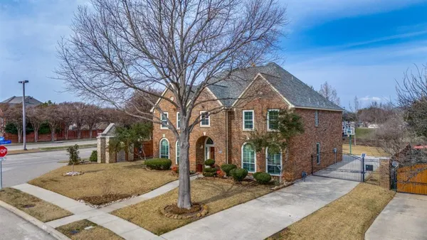 $915,500 | 702 East Peninsula Drive, Coppell, TX 75019