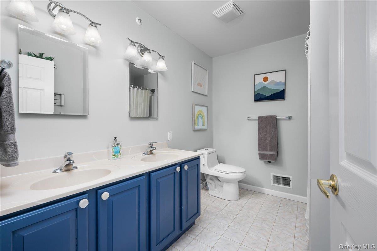 9 Drake Lane White Plains, NY 10607 - Photo 18 of 32 a bathroom with a toilet sink and mirror