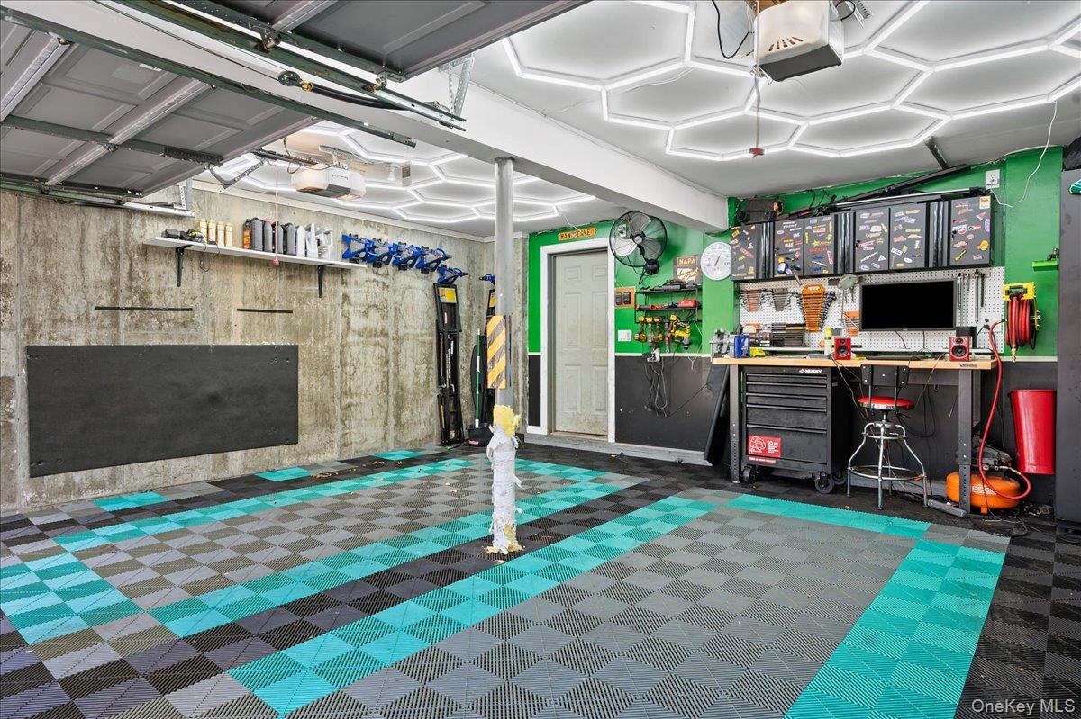 9 Drake Lane White Plains, NY 10607 - Photo 23 of 32 a view of a garage