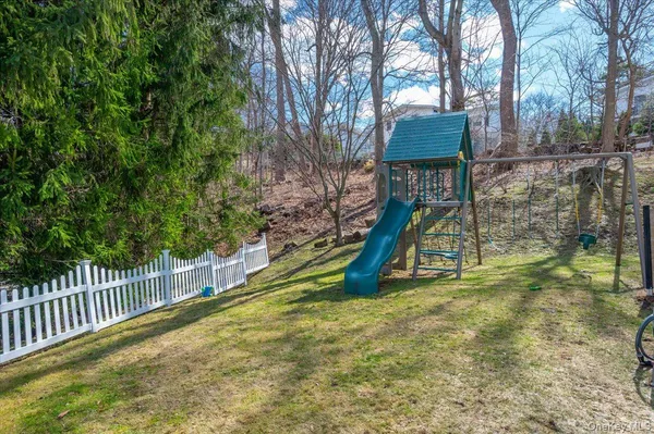 $1,295,000 | 9 Drake Lane, White Plains, NY 10607