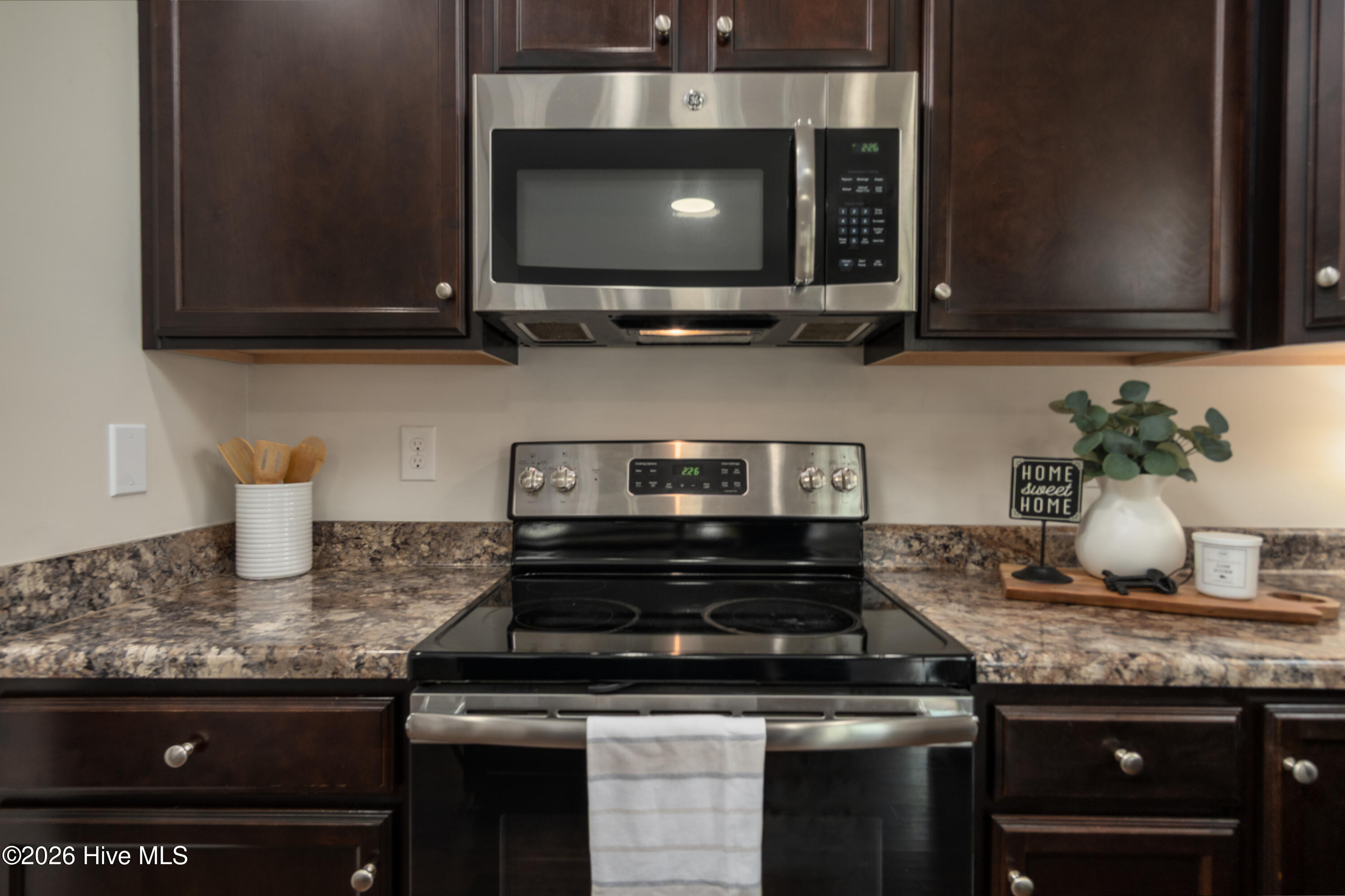 519 Stately Pines Road New Bern, NC 28560 - Photo 15 of 56 519 Stately Pines-19