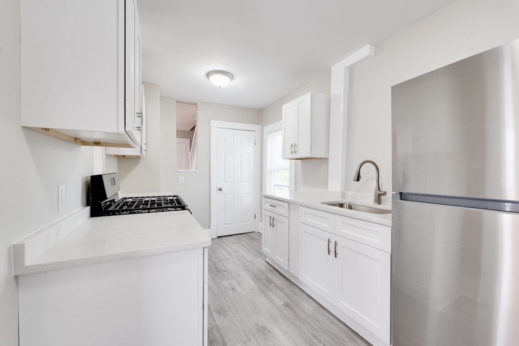 257 Redlands Street Springfield, MA 01104 - Photo 11 of 21
