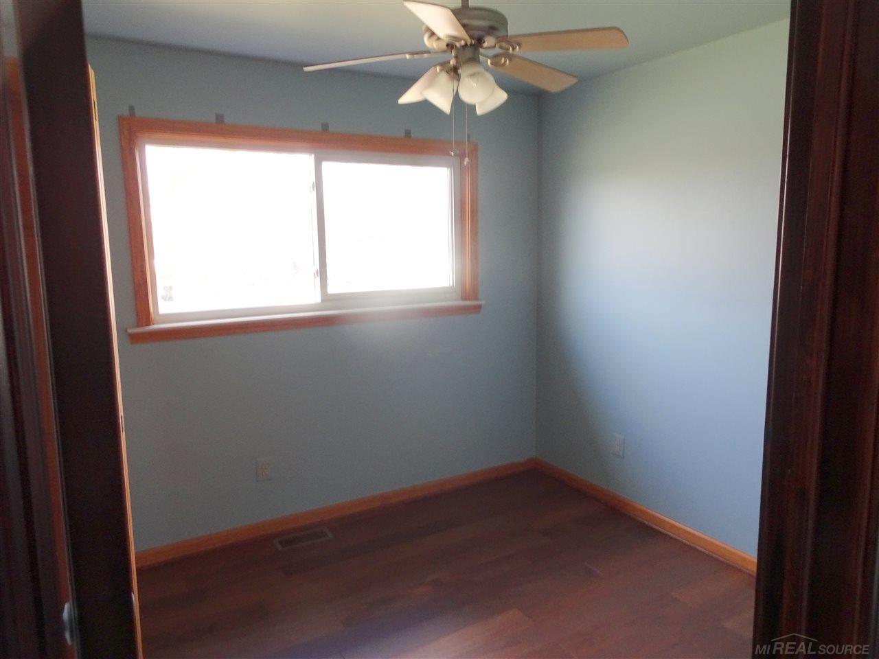 25003 Rubin Road Warren, MI 48089 - Photo 14 of 19 31314463-13.JPG