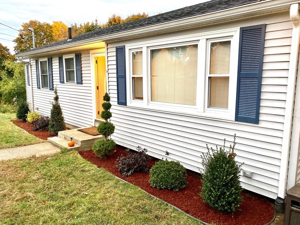20 Locke Road Billerica, MA 01821 - Photo 2 of 33