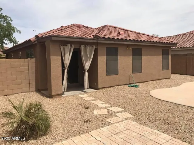 $1,895 | 2425 East Hazeltine Way, Chandler, AZ 85249