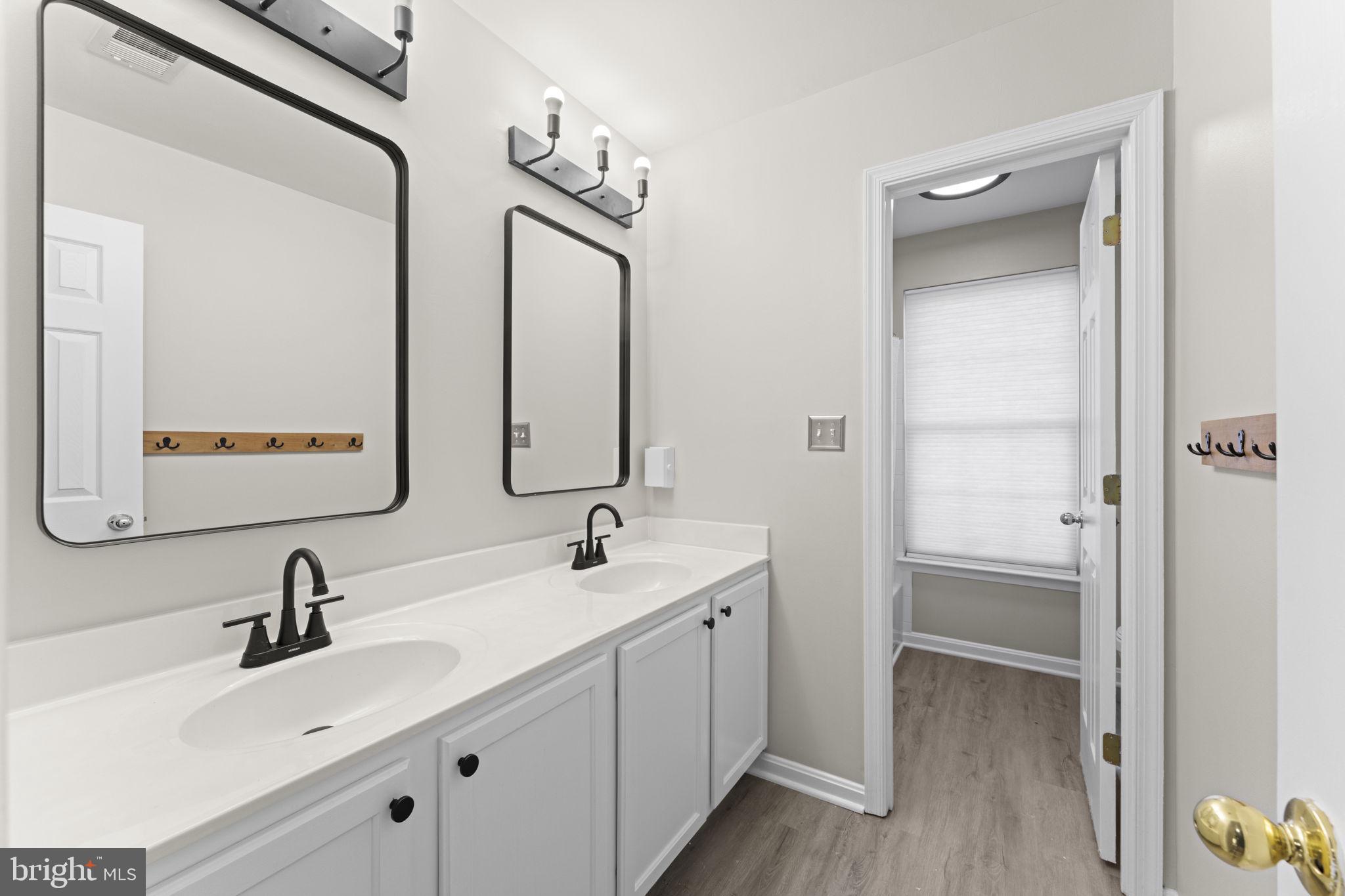 17549 Tedler Circle Round Hill, VA 20141 - Photo 33 of 71 Hall full bath