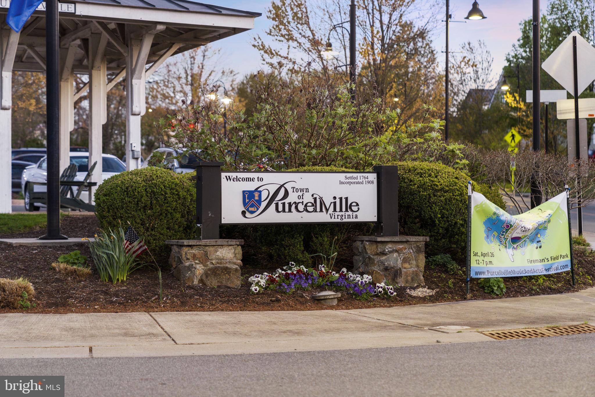 17549 Tedler Circle Round Hill, VA 20141 - Photo 64 of 71 a sign on the side of a building