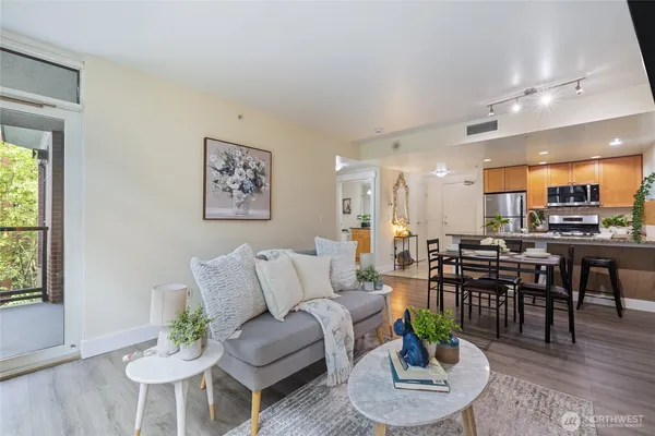 $349,500 | 1420 Terry Avenue, Unit 607, Seattle, WA 98101