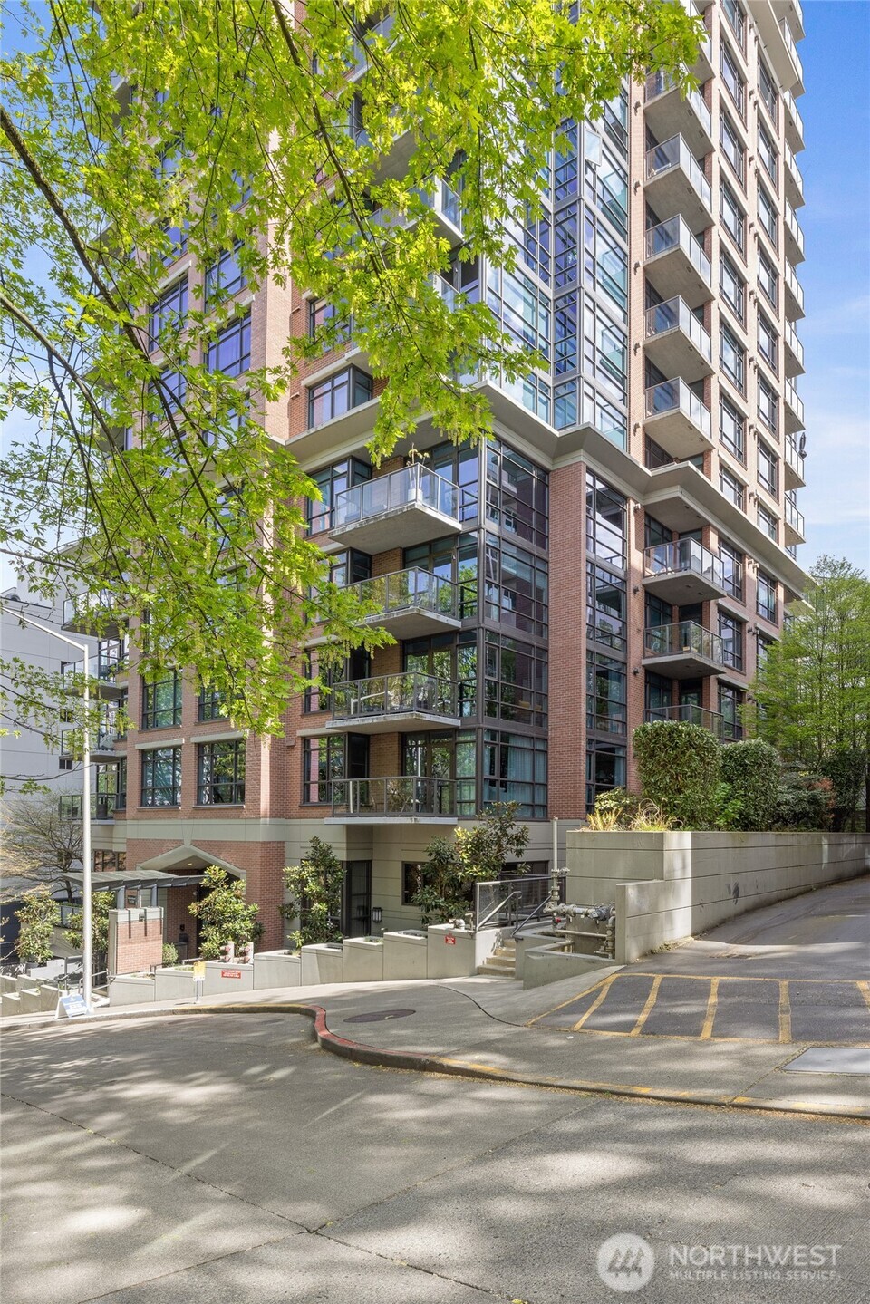 1420 Terry Avenue, Unit 607 Seattle, WA 98101 - Photo 22 of 40 front view of a building
