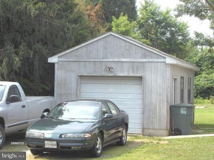 186 Elkmore Road Elkton, MD 21921 - Photo 2 of 5 Garage 1