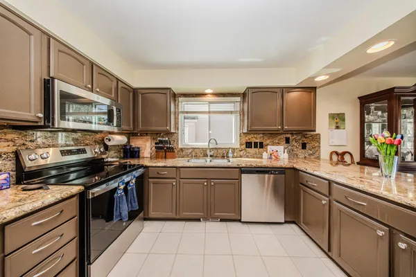 $470,000 | 46827 Creeks Bend, Canton, MI 48188